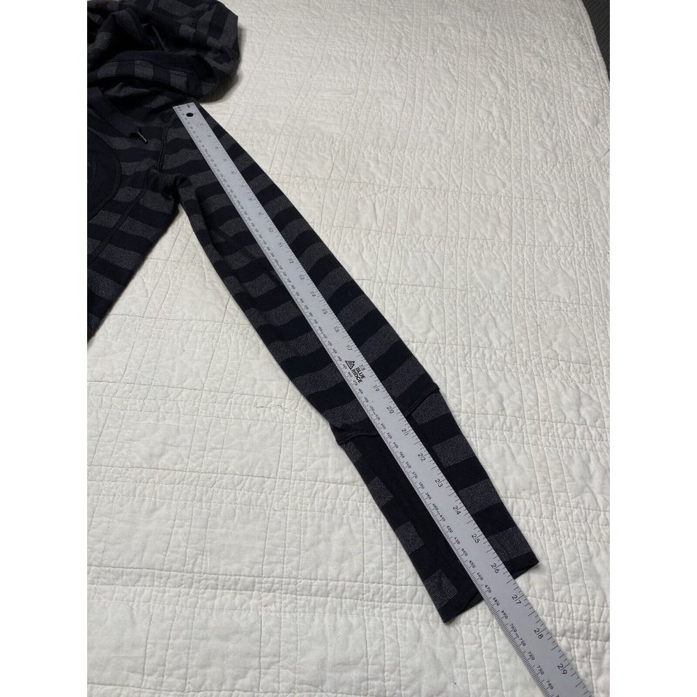 Lululemon Stride Jacket Women 6 Black Gray Striped Hoodie Thumbholes Full Zip - Picture 10 of 12